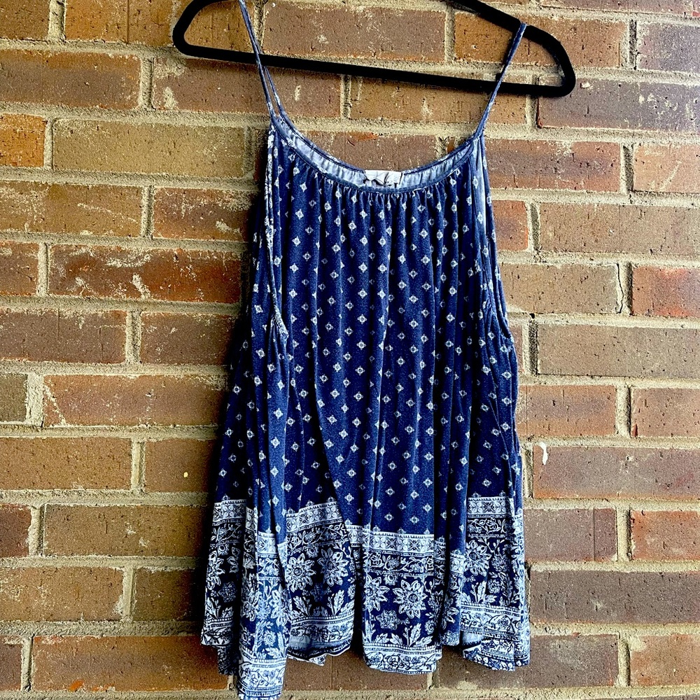 Shoulder cut flowy tank! SUPER cute!